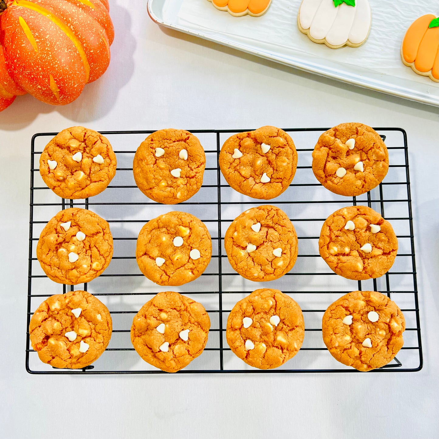 Pumpkin Cheesecake Cookies – Soft Pumpkin Spice Cookies with Cream Cheese Chips