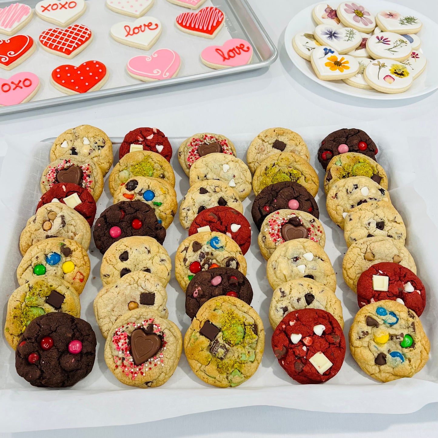 Gourmet Cookie Gift Box – Assorted Flavors (Choose Up to 6)